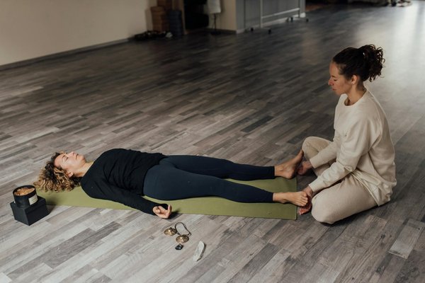 Comprendre les mécanismes de l'auto-médication chez les seniors