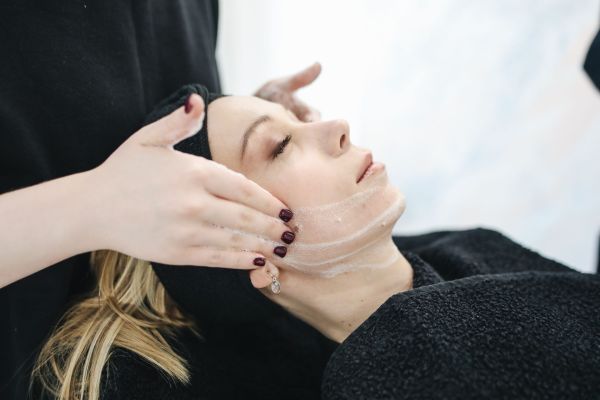 Découvrez les rituels ayurvédiques pour un soin du visage